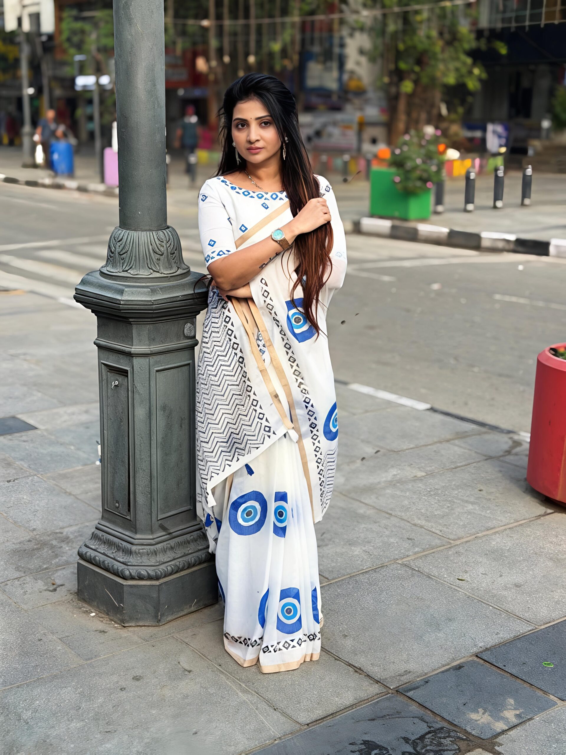 Heavy Linen Evil Eye Digital Print Saree with Gold Border - Image 4