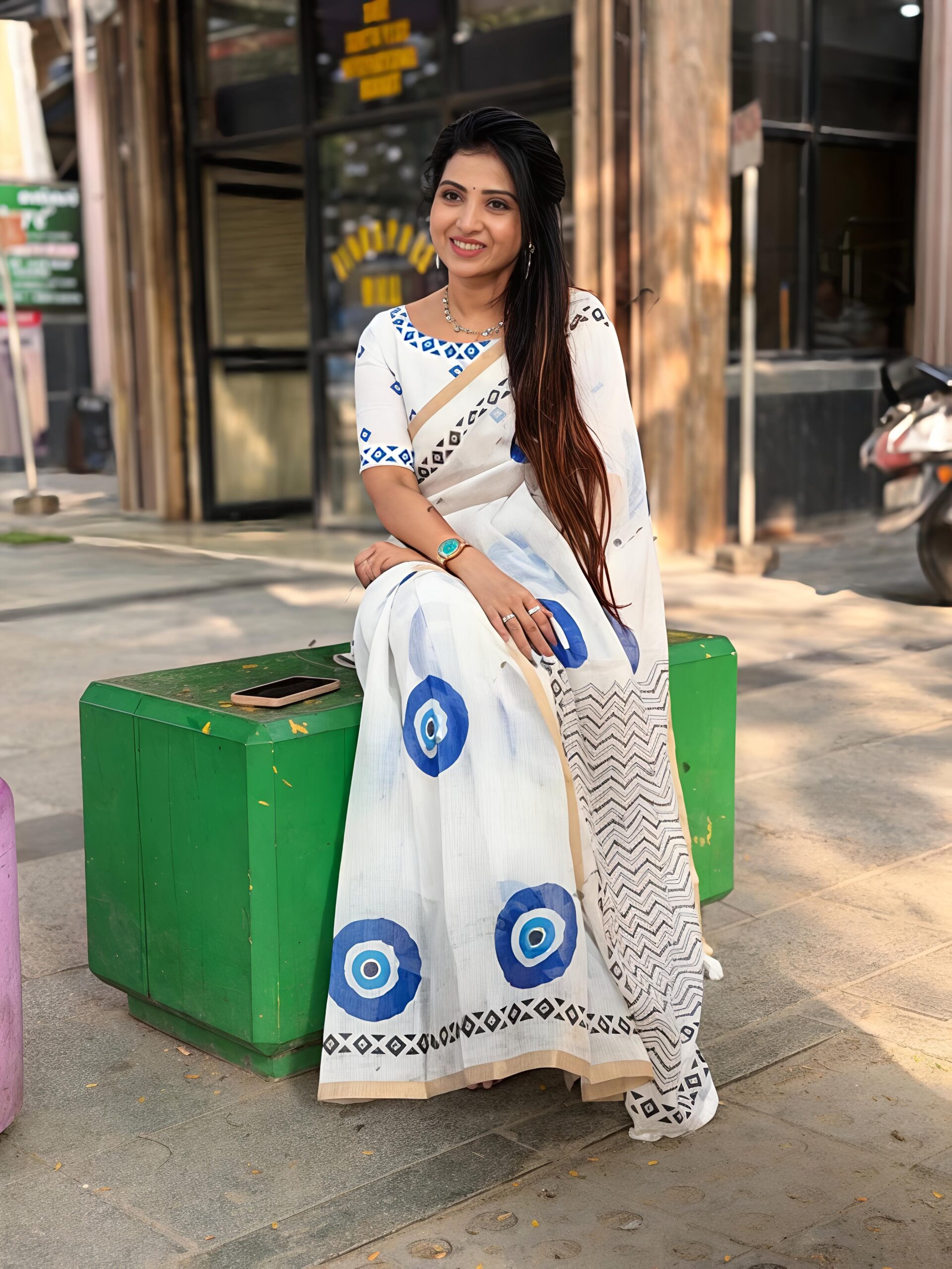 Heavy Linen Evil Eye Digital Print Saree with Gold Border - Image 3